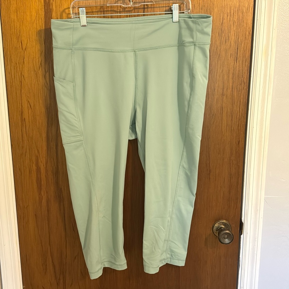 Columbia XXL light green capri leggings